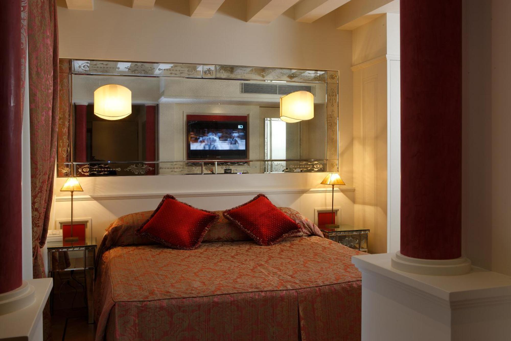 Canaletto Luxury Suites - San Marco Luxury Венеция Экстерьер фото